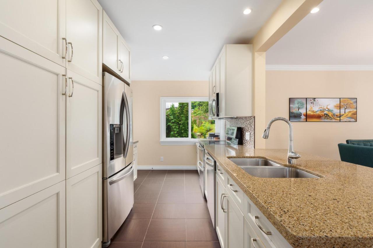 Lovely 3 Bedroom Port Moody Spacious Home 6 People Free Parking Exterior foto